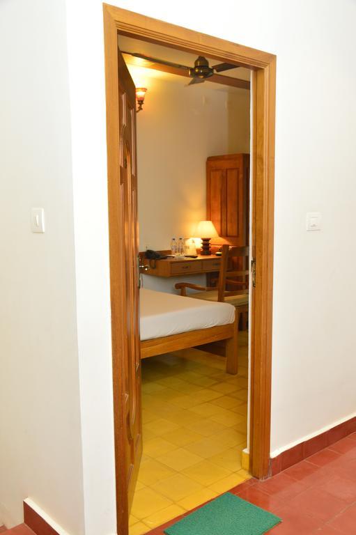 Cours Chabrol Hotel Puducherry Eksteriør billede