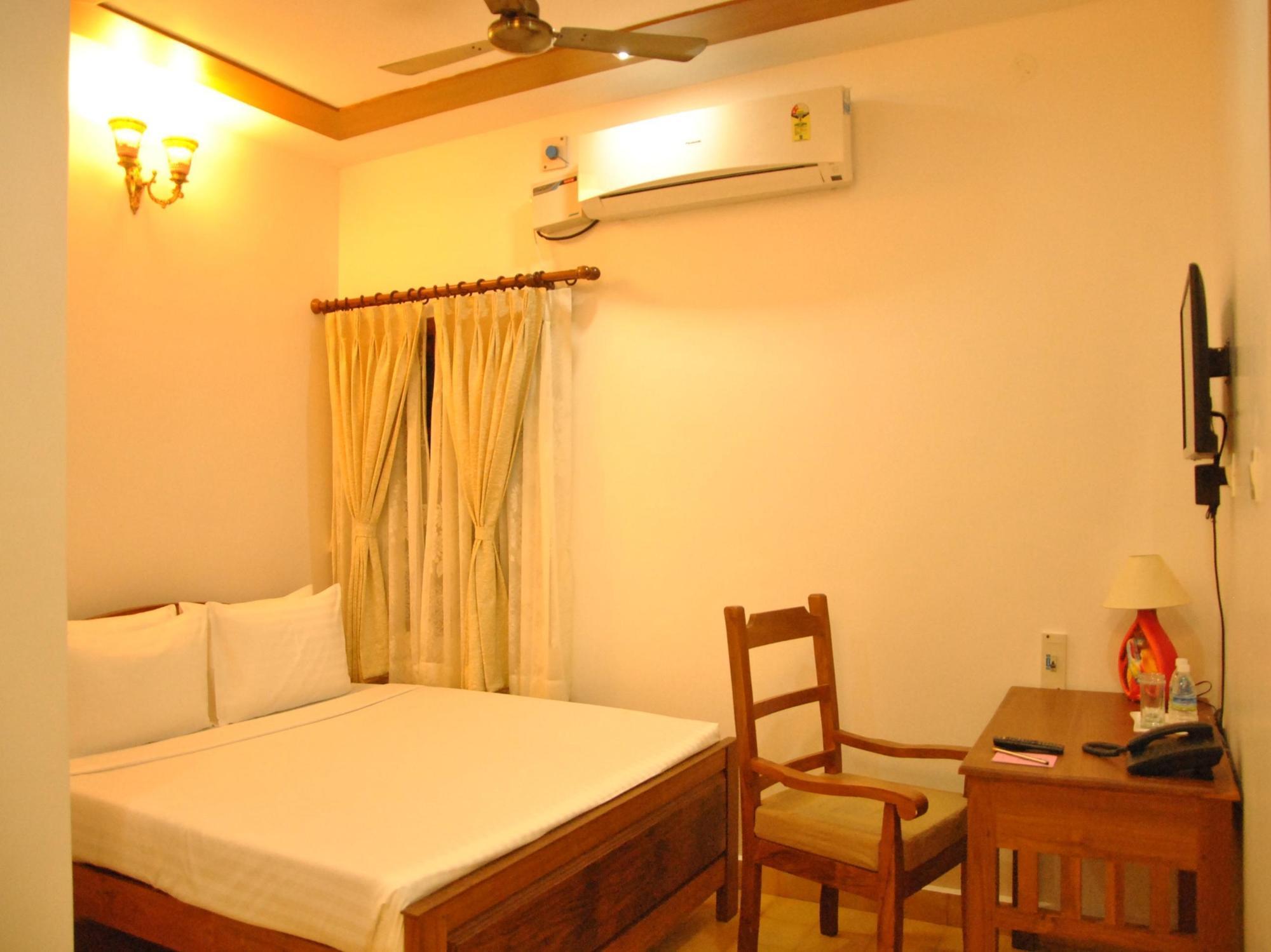 Cours Chabrol Hotel Puducherry Eksteriør billede